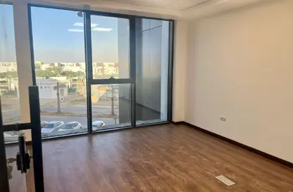 Office Space - 3 Bedrooms - 1 Bathroom for rent in Hyde Park Business District Mall - South Teseen St. - The 5th Settlement - New Cairo City - Cairo