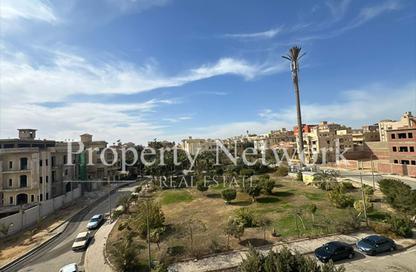 شقة - 3 غرف نوم - 3 حمامات للبيع في غرب الجولف - كمبوندات القطامية - القطامية - مدينة القاهرة الجديدة - القاهرة