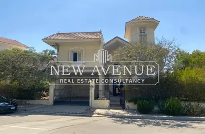 فيلا - 5 غرف نوم - 5 حمامات للبيع في ماي فير ريزدنس - كمبوندات الشروق - مدينة الشروق - القاهرة