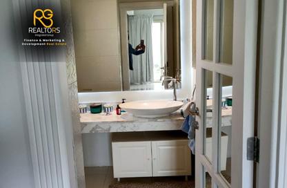 Villa - 5 Bedrooms - 3 Bathrooms for sale in Greens - 6th District - Sheikh Zayed City - Giza