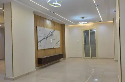 Apartment - 3 Bedrooms - 2 Bathrooms for sale in Gate 4 - Mena - Hadayek El Ahram - Giza