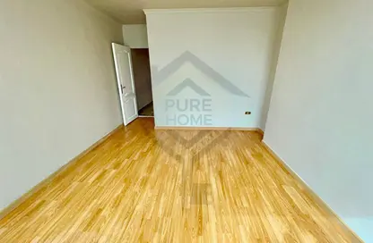 شقة - 3 غرف نوم - 2 حمامات للايجار في شارع محمد فوزي معاذ - سموحة - حي شرق - الاسكندرية