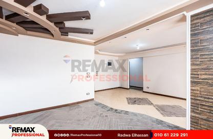 Apartment - 3 Bedrooms - 1 Bathroom for sale in Al Nasr St. - Smouha - Hay Sharq - Alexandria