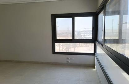 عيادة - 2 غرف نوم - 2 حمامات للبيع في نيو جيزة - طريق مصر اسكندرية الصحراوي - مدينة 6 أكتوبر - الجيزة