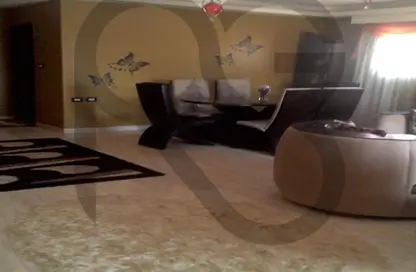 Roof - 3 Bedrooms - 2 Bathrooms for sale in 10th District - Sheikh Zayed City - Giza