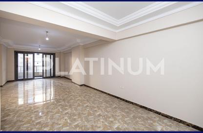 Apartment - 3 Bedrooms - 3 Bathrooms for sale in Al Geish Road - Laurent - Hay Sharq - Alexandria