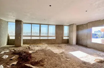 Apartment - 3 Bedrooms - 3 Bathrooms for sale in Hay El Maadi - Cairo