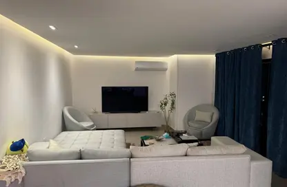 شقة - 4 غرف نوم - 3 حمامات للبيع في شارع المهدي ابن بركه - الحديقة الدولية - الحي السابع - مدينة نصر - القاهرة