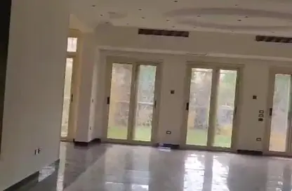 فيلا - 5 غرف نوم - 7 حمامات للايجار في جراند ريزيدنس - المستثمرين الجنوبية - مدينة القاهرة الجديدة - القاهرة