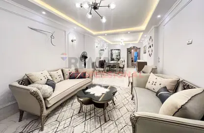 Apartment - 4 Bedrooms - 3 Bathrooms for sale in Al Nasr St. - Smouha - Hay Sharq - Alexandria
