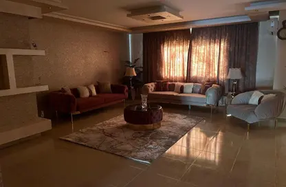 شقة - 4 غرف نوم - 3 حمامات للايجار في B10 - مدينتي - القاهرة