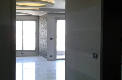 شقة - 2 غرف نوم - 2 حمامات للايجار في كمبوند فيلدج جاردن القطامية - كمبوندات التجمع الخامس - التجمع الخامس - مدينة القاهرة الجديدة - القاهرة