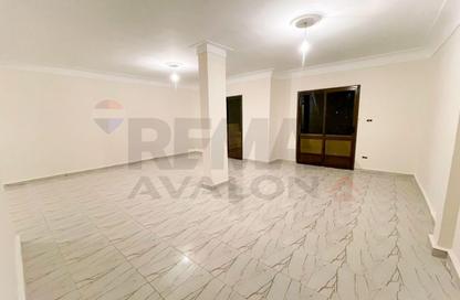 Apartment - 3 Bedrooms - 2 Bathrooms for sale in Iskandar Ibrahim St. - Miami - Hay Awal El Montazah - Alexandria
