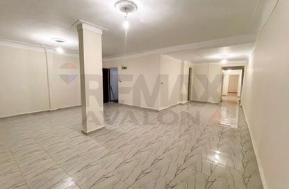 Apartment - 3 Bedrooms - 2 Bathrooms for sale in Iskandar Ibrahim St. - Miami - Hay Awal El Montazah - Alexandria