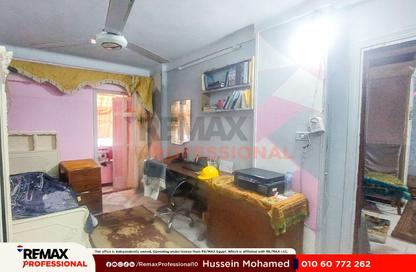 Apartment - 3 Bedrooms - 1 Bathroom for sale in Zein Al Abdeen St. - Moharam Bek - Hay Wasat - Alexandria