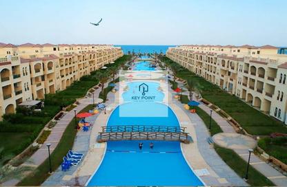 Chalet - 2 Bedrooms - 1 Bathroom for sale in Lasirena Palm Beach - Al Ain Al Sokhna - Suez