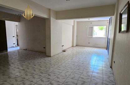 Apartment - 2 Bedrooms - 1 Bathroom for rent in Smouha Square - Smouha - Hay Sharq - Alexandria