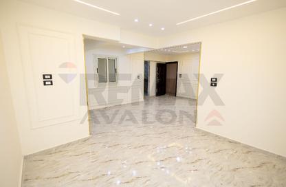 Apartment - 3 Bedrooms - 1 Bathroom for sale in Miami - Hay Awal El Montazah - Alexandria