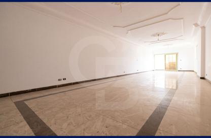 Apartment - 3 - 3 for sale in Mostafa Maher St. - Glim - Hay Sharq - Alexandria
