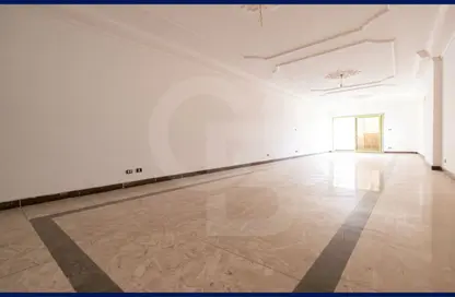 شقة - 3 غرف نوم - 3 حمامات للبيع في شارع مصطفي ماهر - جليم - حي شرق - الاسكندرية