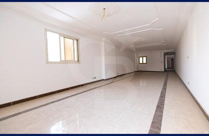 Apartment - 3 - 3 for sale in Mostafa Maher St. - Glim - Hay Sharq - Alexandria
