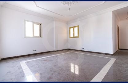 Apartment - 3 - 3 for sale in Mostafa Maher St. - Glim - Hay Sharq - Alexandria