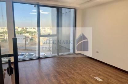 Office Space - 3 Bedrooms - 2 Bathrooms for rent in Hyde Park Business District Mall - South Teseen St. - The 5th Settlement - New Cairo City - Cairo