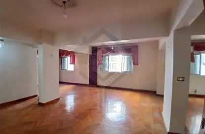 Apartment - 5 Bedrooms - 3 Bathrooms for sale in Al Geish Road - Laurent - Hay Sharq - Alexandria