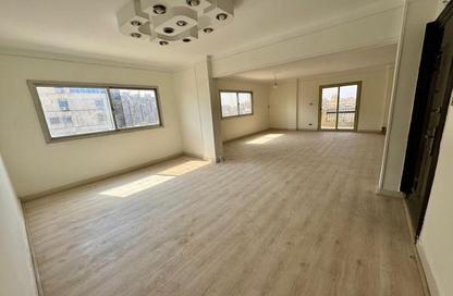 Apartment - 2 Bedrooms - 1 Bathroom for rent in Al Hegaz St. - Roxy - Heliopolis - Masr El Gedida - Cairo