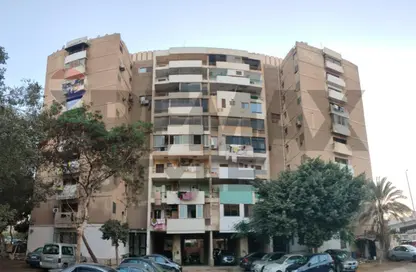 Apartment - 4 Bedrooms - 1 Bathroom for sale in Mostafa Al Nahas St. - 6th Zone - Nasr City - Cairo