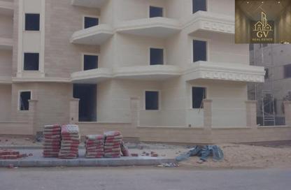 طابق كامل - 3 غرف نوم - 2 حمامات للبيع في المنطقة الثامنة - مدينة الشروق - القاهرة