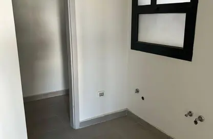 شقة - 2 غرف نوم - 2 حمامات للايجار في كمبوند البروج - كمبوندات الشروق - مدينة الشروق - القاهرة