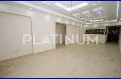 Apartment - 3 Bedrooms - 2 Bathrooms for sale in Abd Al Fattah El Taweel St. - Fleming - Hay Sharq - Alexandria