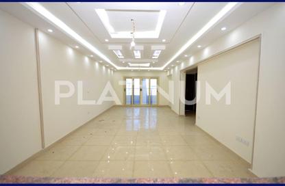 Apartment - 3 Bedrooms - 2 Bathrooms for sale in Abd Al Fattah El Taweel St. - Fleming - Hay Sharq - Alexandria
