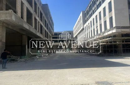 مساحات مكتبية - غرفة نوم - 1 حمام للبيع في طريق السويس - مدينة القاهرة الجديدة - القاهرة