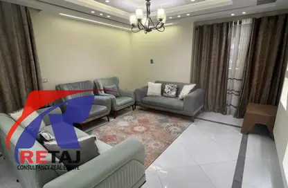 Apartment - 3 Bedrooms - 3 Bathrooms for rent in Moez Al Dawla St. - 6th Zone - Nasr City - Cairo
