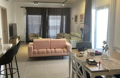 شقة - 2 غرف نوم - 2 حمامات للبيع في كمبوند البروج - كمبوندات الشروق - مدينة الشروق - القاهرة