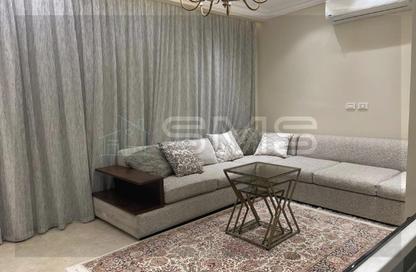 (بنتهاوس  (روف - 3 غرف نوم - 4 حمامات للايجار في ساحة الفيلا - فيفث سكوير - التجمع الخامس - مدينة القاهرة الجديدة - القاهرة