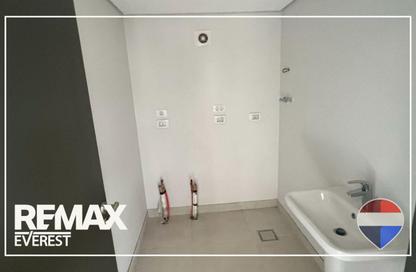 Clinic - 2 Bedrooms - 1 Bathroom for rent in New Giza - Cairo Alexandria Desert Road - 6 October City - Giza