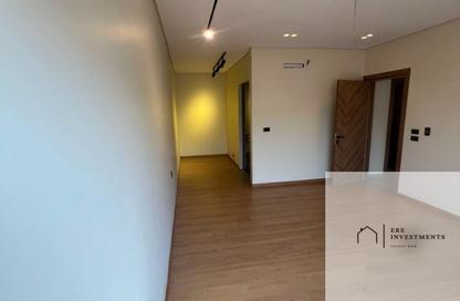 Apartment - 3 Bedrooms - 2 Bathrooms for sale in Eastown - 5th Settlement Compounds - The 5th Settlement - New Cairo City - Cairo