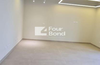 Office Space - Studio - 2 Bathrooms for rent in Hyde Park Business District Mall - South Teseen St. - The 5th Settlement - New Cairo City - Cairo