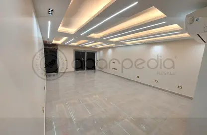 Apartment - 3 Bedrooms - 3 Bathrooms for sale in Hyde Park - New Cairo City - Cairo