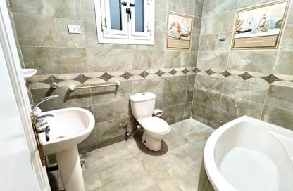 Apartment - 2 Bedrooms - 2 Bathrooms for rent in Al Fath St. - Fleming - Hay Sharq - Alexandria