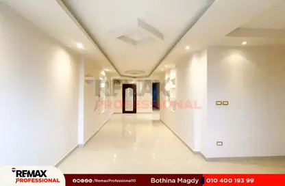 شقة - 4 غرف نوم - 1 حمام للبيع في شارع عبد السلام عارف - جليم - حي شرق - الاسكندرية