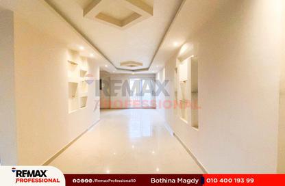 Apartment - 4 Bedrooms - 1 Bathroom for sale in Abdel Salam Aref St. - Glim - Hay Sharq - Alexandria