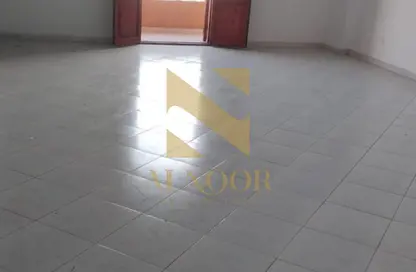 شقة - 3 غرف نوم - 2 حمامات للايجار في شارع 25 - الحي الاول - الشيخ زايد - الجيزة