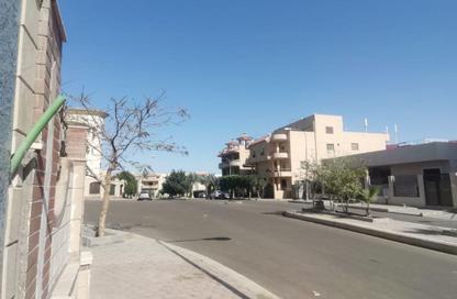 شقة - 3 غرف نوم - 2 حمامات للبيع في شارع الامام ابو حنيفة النعمان - الحي السادس - مدينة العبور - القليوبية