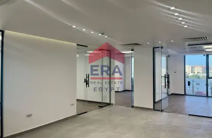 Office Space - Studio - 2 Bathrooms for rent in Hyde Park Business District Mall - South Teseen St. - The 5th Settlement - New Cairo City - Cairo