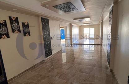 Apartment - 4 Bedrooms - 1 Bathroom for sale in Mohamed Basha Saeed St. - Janaklees - Hay Sharq - Alexandria