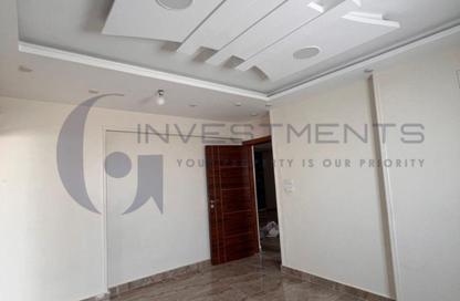Apartment - 4 Bedrooms - 1 Bathroom for sale in Mohamed Basha Saeed St. - Janaklees - Hay Sharq - Alexandria